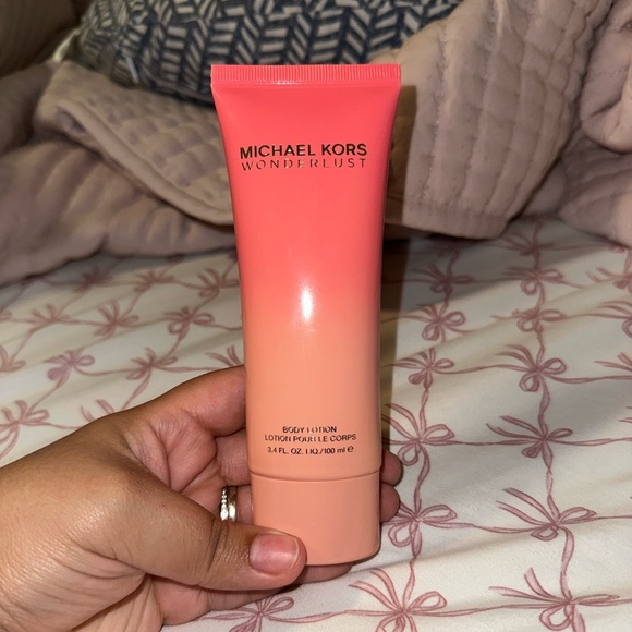 Michael Kors Wonderlust Body Lotion - Picture 1 of 3